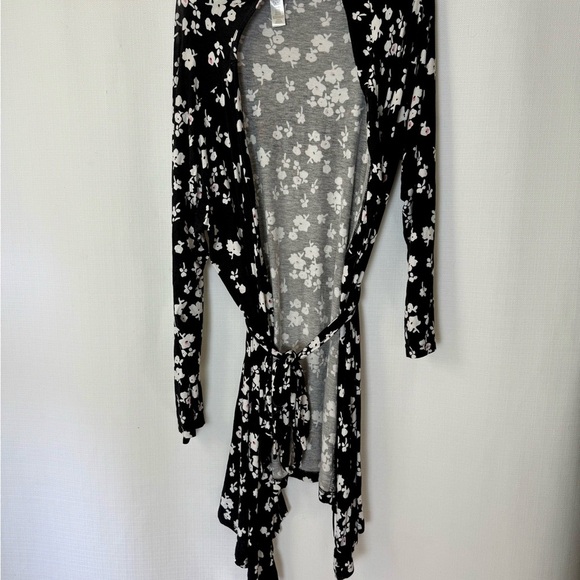 Kathy Ireland Sleepwear Robe Black Floral Rayon Spandex Loungewear Size M - Picture 2 of 4